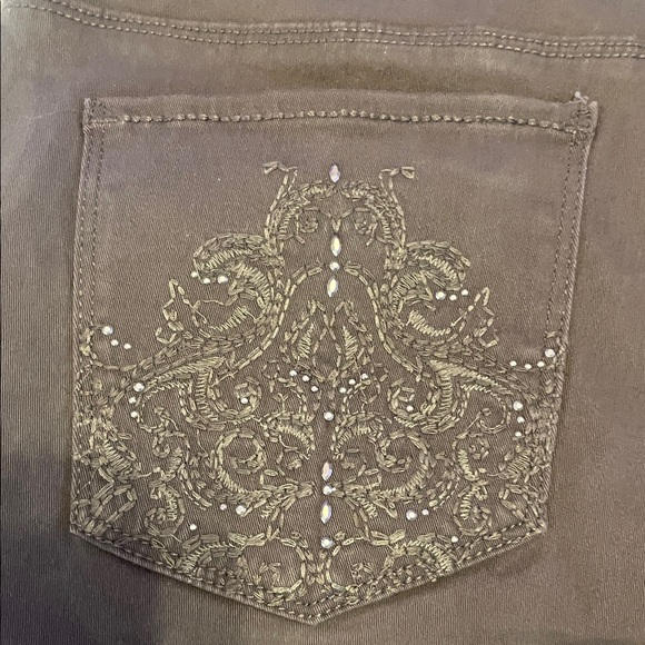 Gloria Vanderbilt Brown Women's Bermuda Shorts - Picture 7 of 10